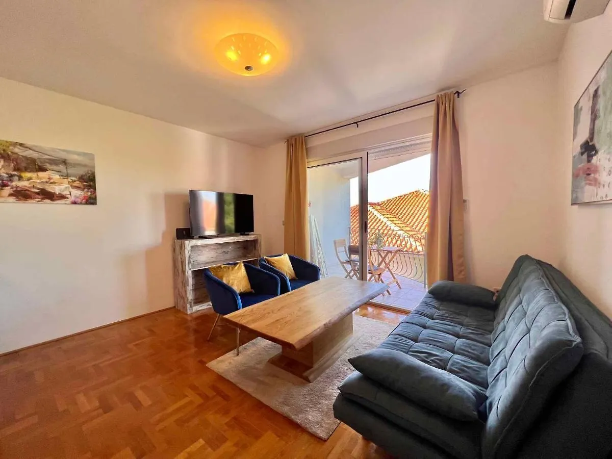 Apartments In Crikvenica 45022