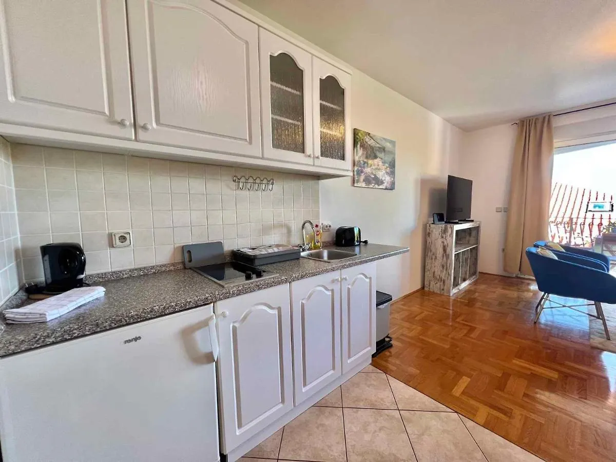 Apartments In Crikvenica 45022