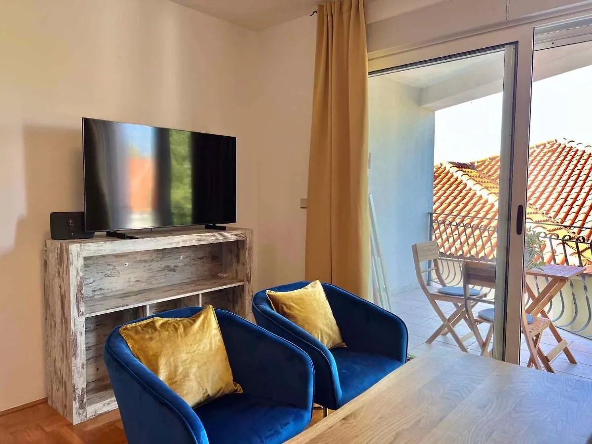 Apartments In Crikvenica 45022
