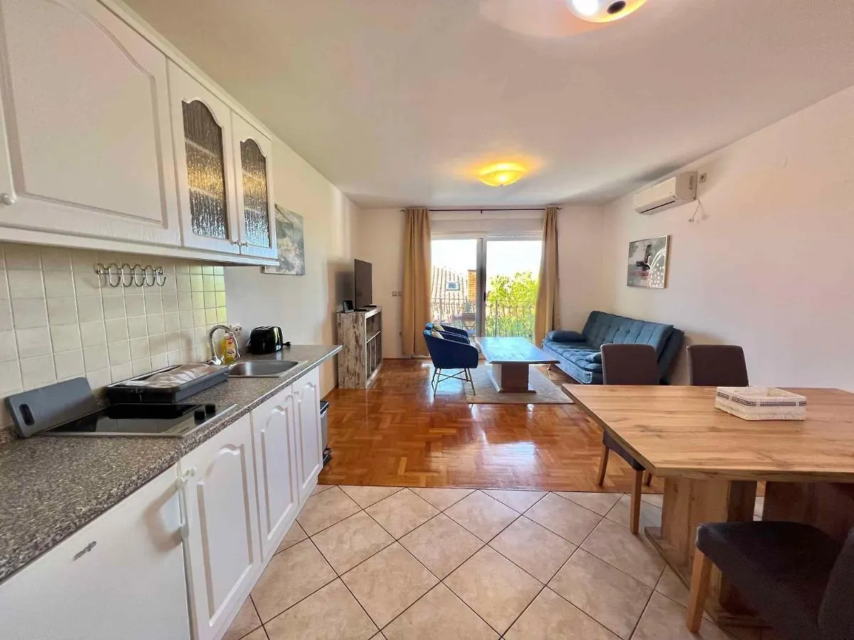 Apartments In Crikvenica 45022