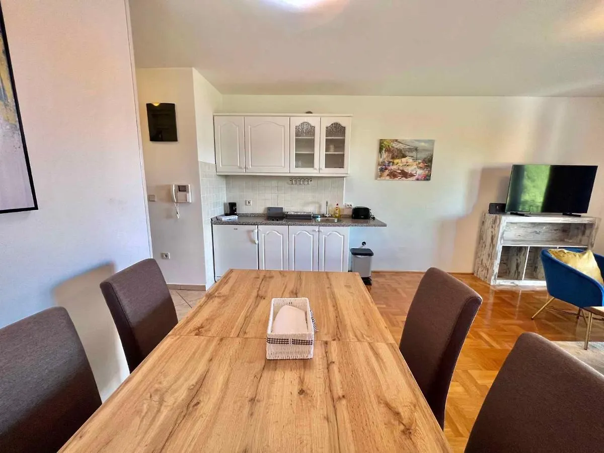 Apartments In Crikvenica 45022