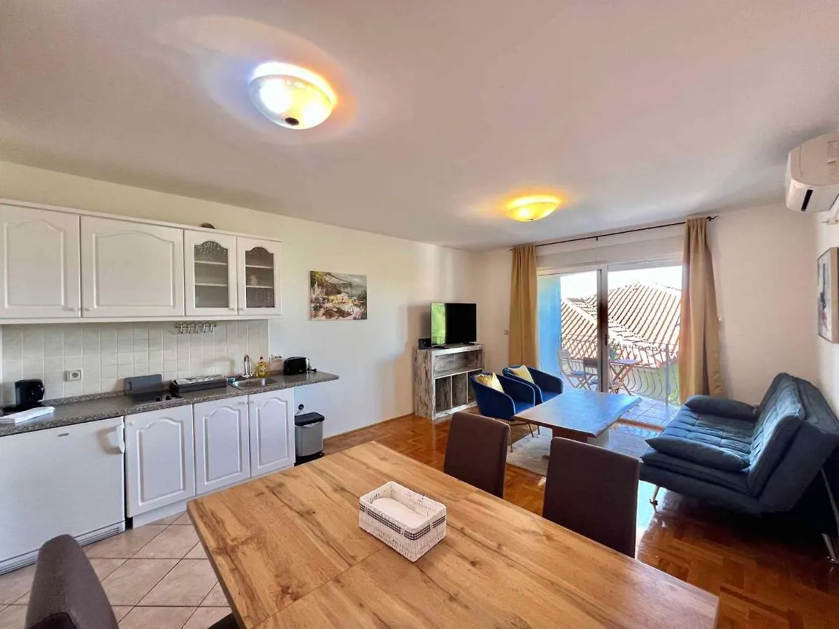 Apartments In Crikvenica 45022