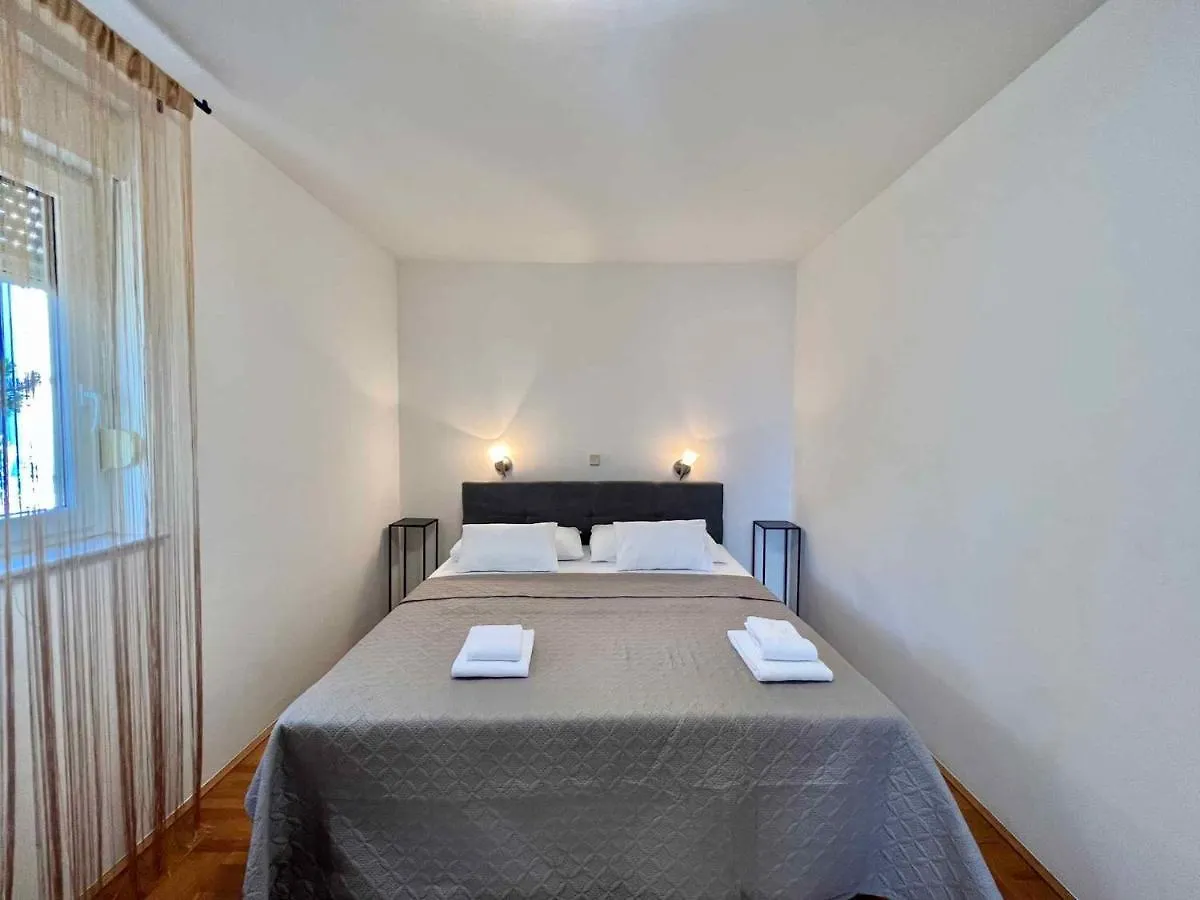 Apartments In Crikvenica 45022