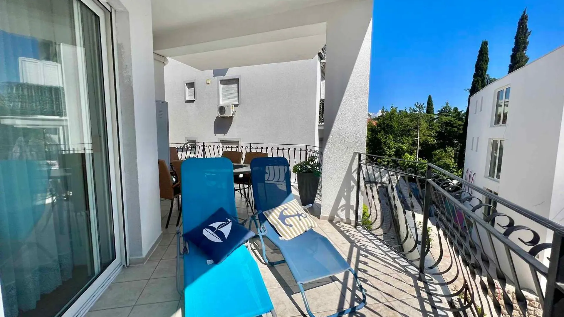 Apartments In Crikvenica 45022